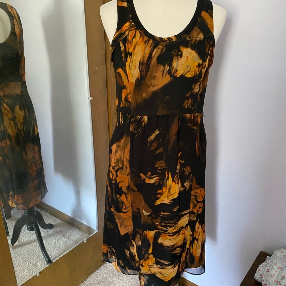 Abstract pattern bronze and black dress